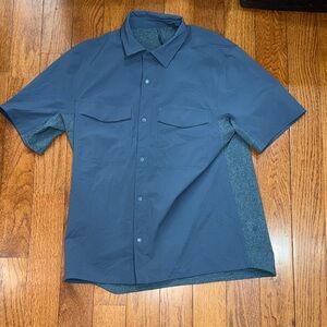 Men’s lululemon snap closure